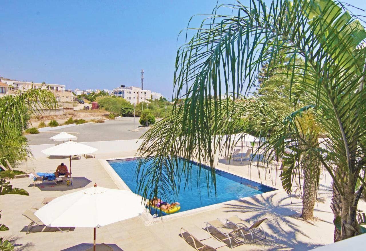 Lucile - Coralli Beachfront Apartment Paralimni Eksteriør billede