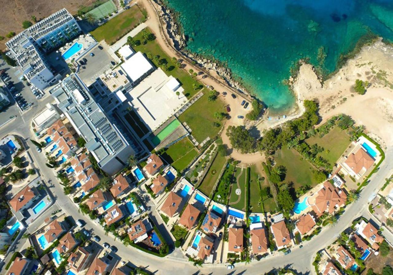 Lucile - Coralli Beachfront Apartment Paralimni Eksteriør billede