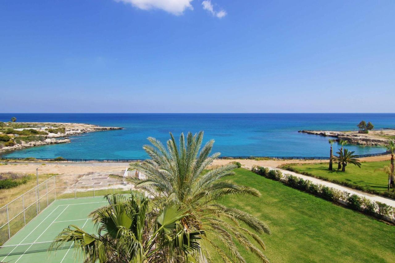 Lucile - Coralli Beachfront Apartment Paralimni Eksteriør billede