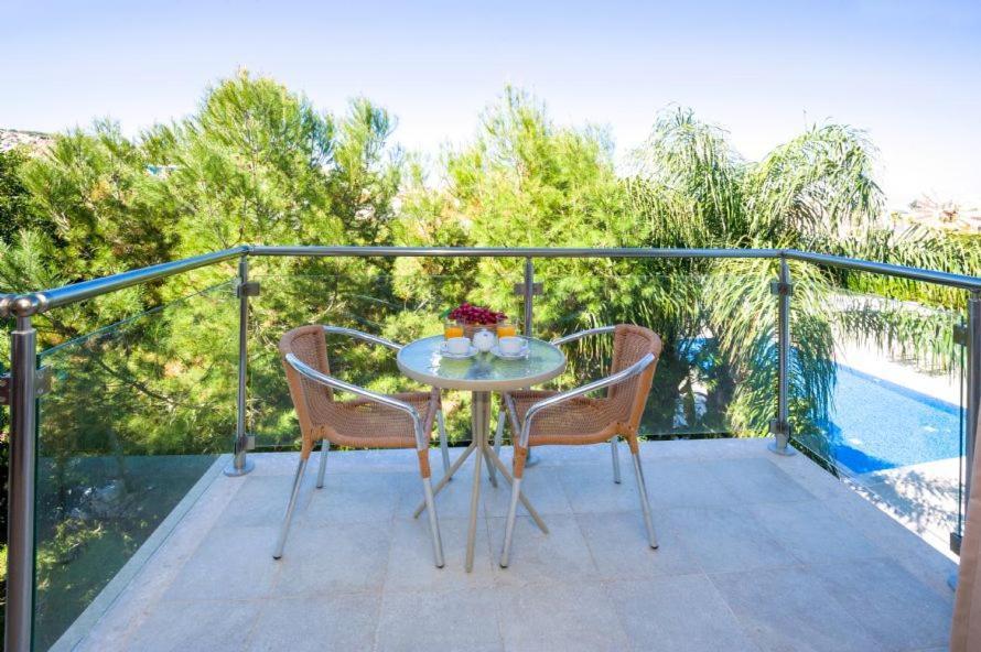 Lucile - Coralli Beachfront Apartment Paralimni Eksteriør billede