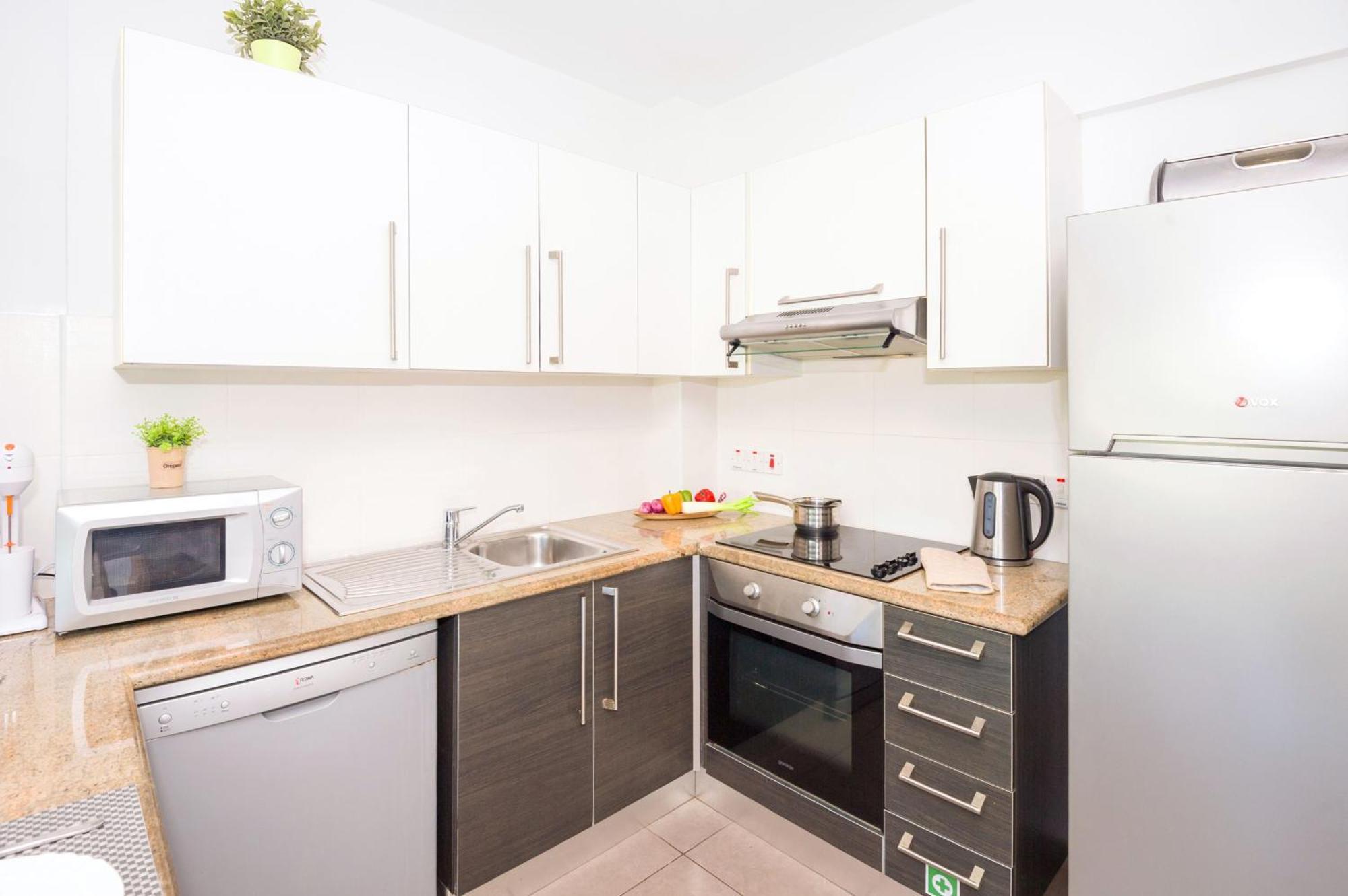 Lucile - Coralli Beachfront Apartment Paralimni Eksteriør billede