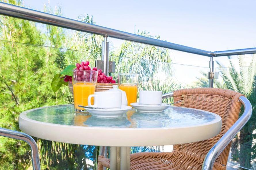 Lucile - Coralli Beachfront Apartment Paralimni Eksteriør billede