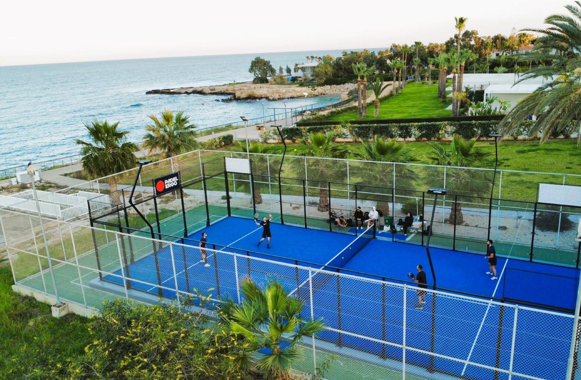 Lucile - Coralli Beachfront Apartment Paralimni Eksteriør billede